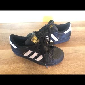 GUC Adidas shell toe toddler shoes